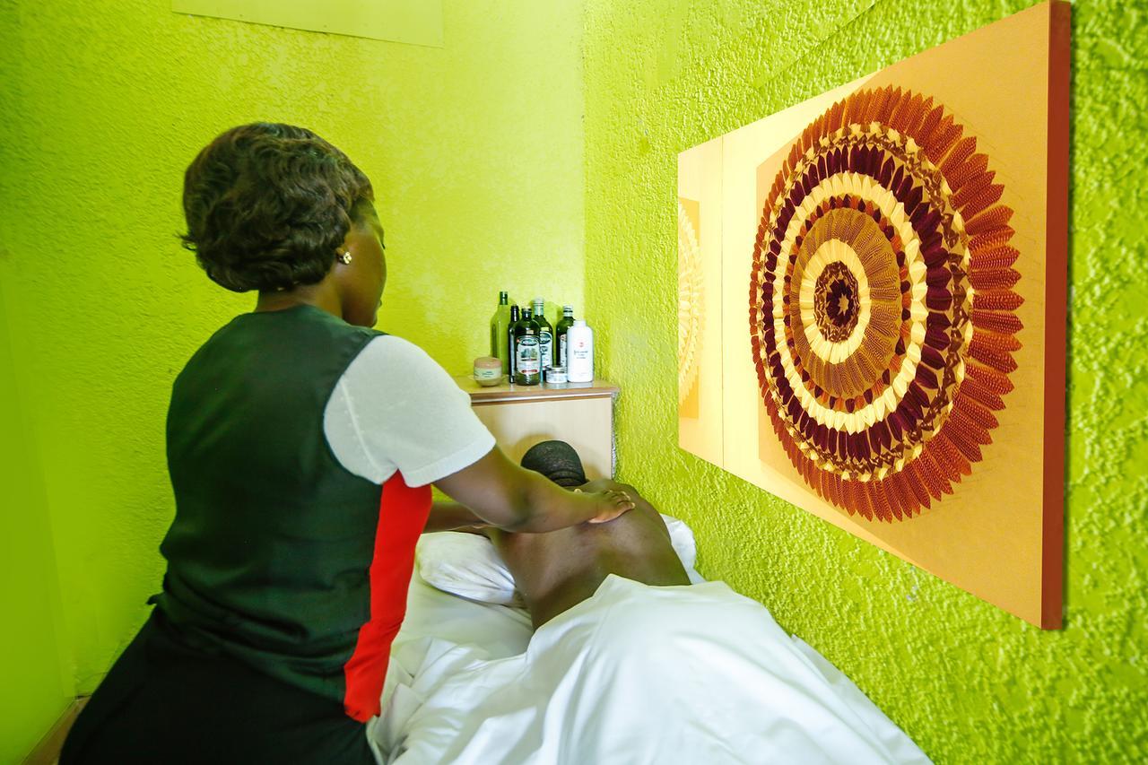 Katomi Kingdom Resort Entebbe Lyamutundwe エクステリア 写真