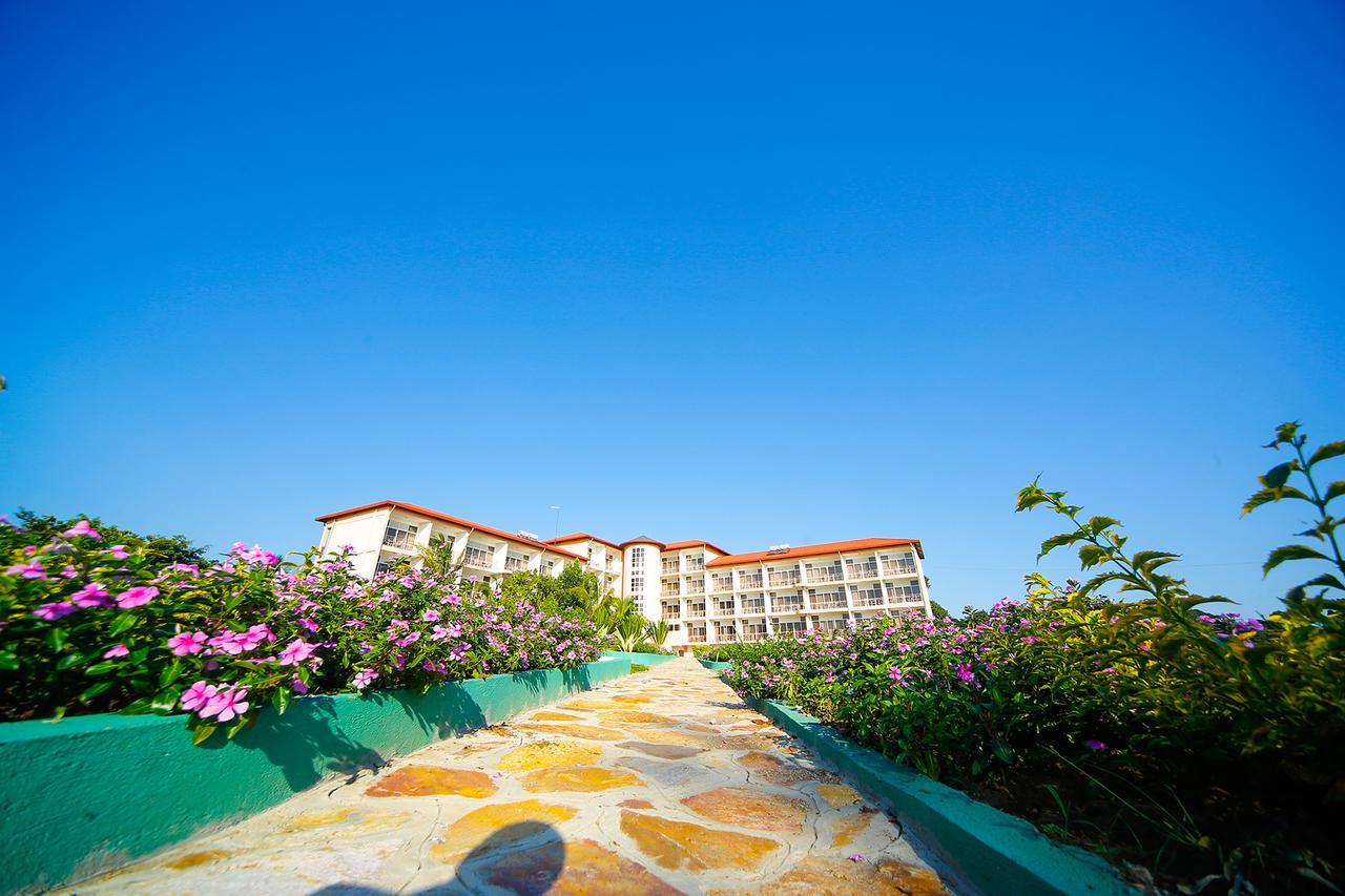 Katomi Kingdom Resort Entebbe Lyamutundwe エクステリア 写真
